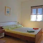 Apartmán With Parking Space Krvavica, Makarska - 21365 *